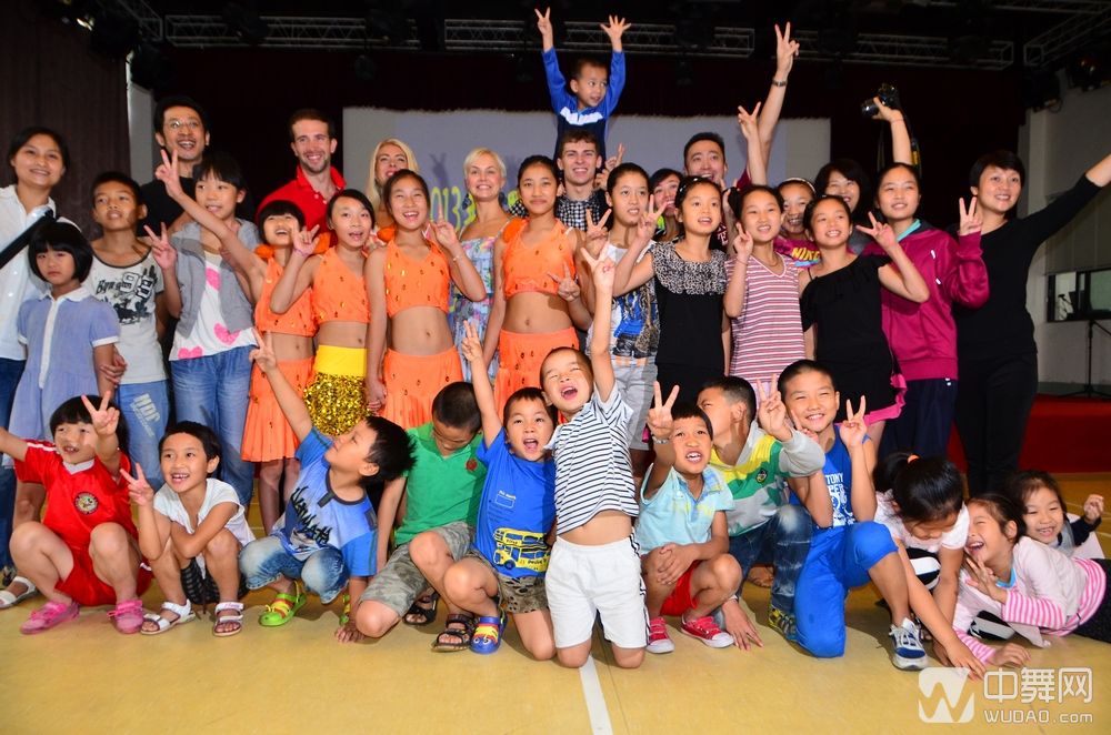 世界拉丁舞冠军走进成都sos儿童村