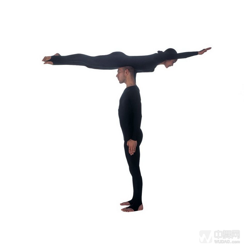 国外舞蹈演员用肢体摆设26个字母舞蹈动作 你们可以吗?