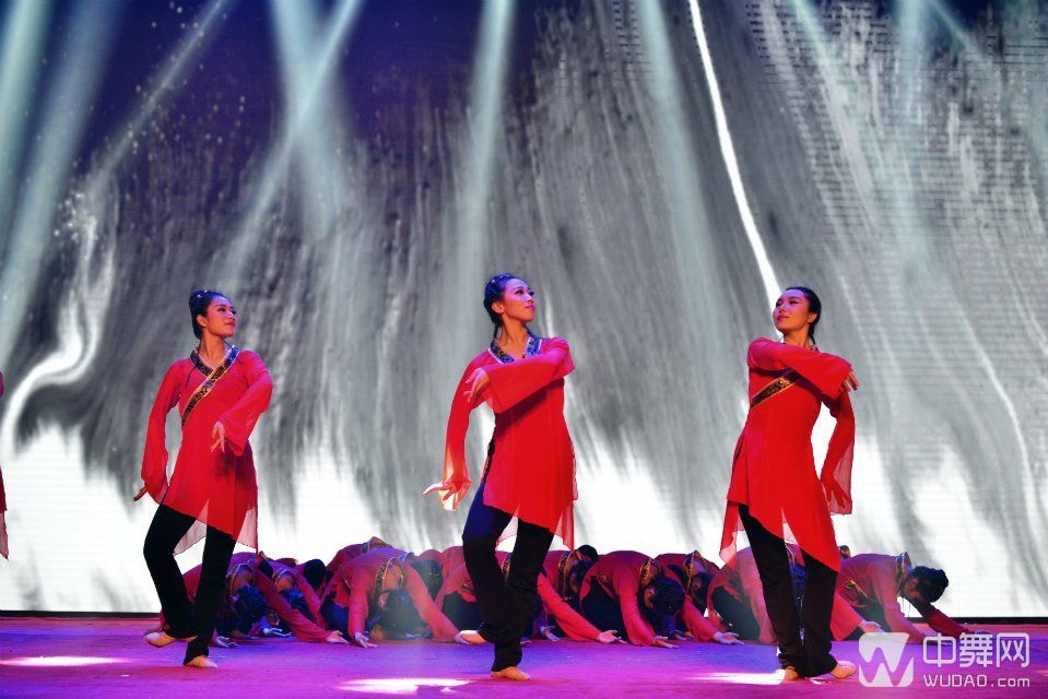 《舞韵古风》唯美如画 舞台姑娘豪气英杰