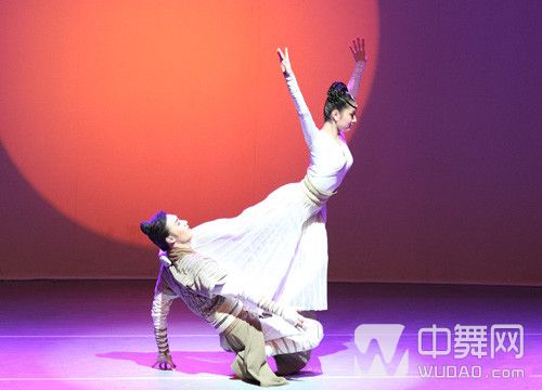 舞林争霸总决选的生死一舞将决出舞林争霸总冠军.