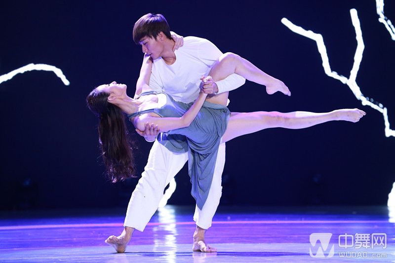 中国好舞蹈总决赛 张傲月张娅姝缠绵双人舞精彩图片