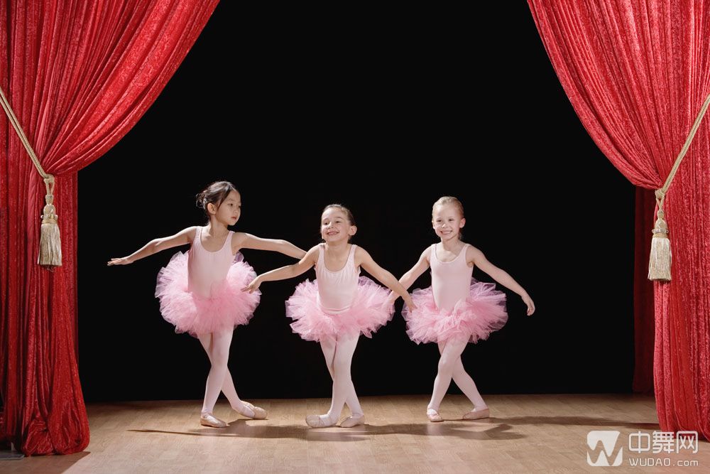 快乐(zizi ballet琦琦)芭蕾教材第三级五,蹲(plie)的练习