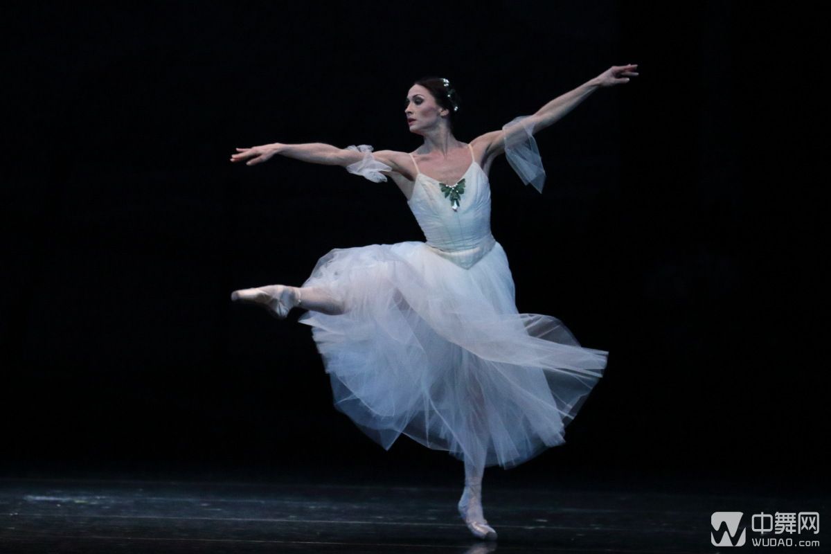 芭蕾版"人鬼情未了"浪漫起舞 《吉赛尔》高清剧照