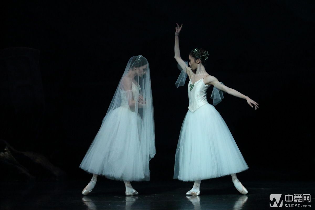 吉赛尔芭蕾舞剧第一幕图片