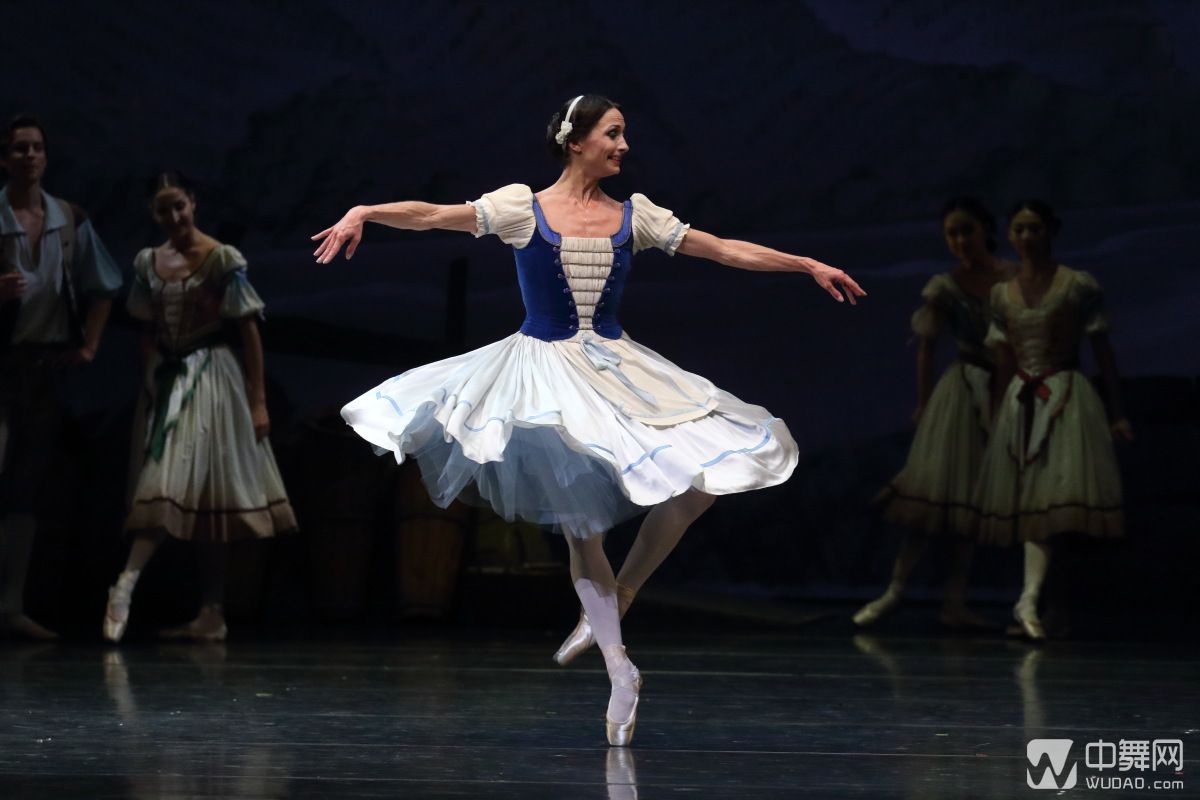 芭蕾版"人鬼情未了"浪漫起舞 《吉赛尔》高清剧照
