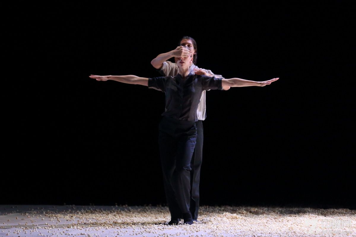 【高清大图连连看】-现代舞-会跳舞的蝈蝈-爱一格旗下舞蹈网