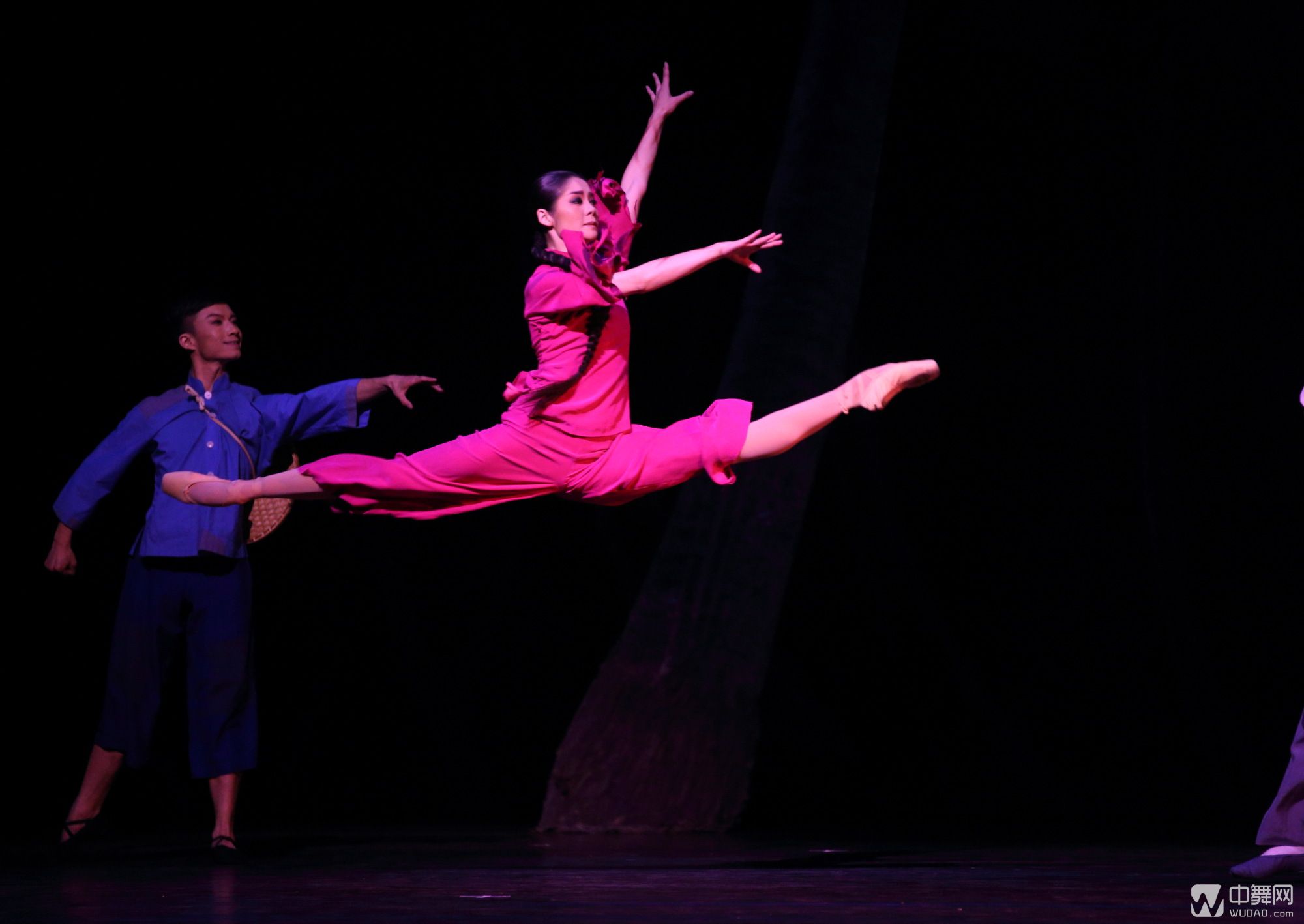64版芭蕾舞红色娘子军图片