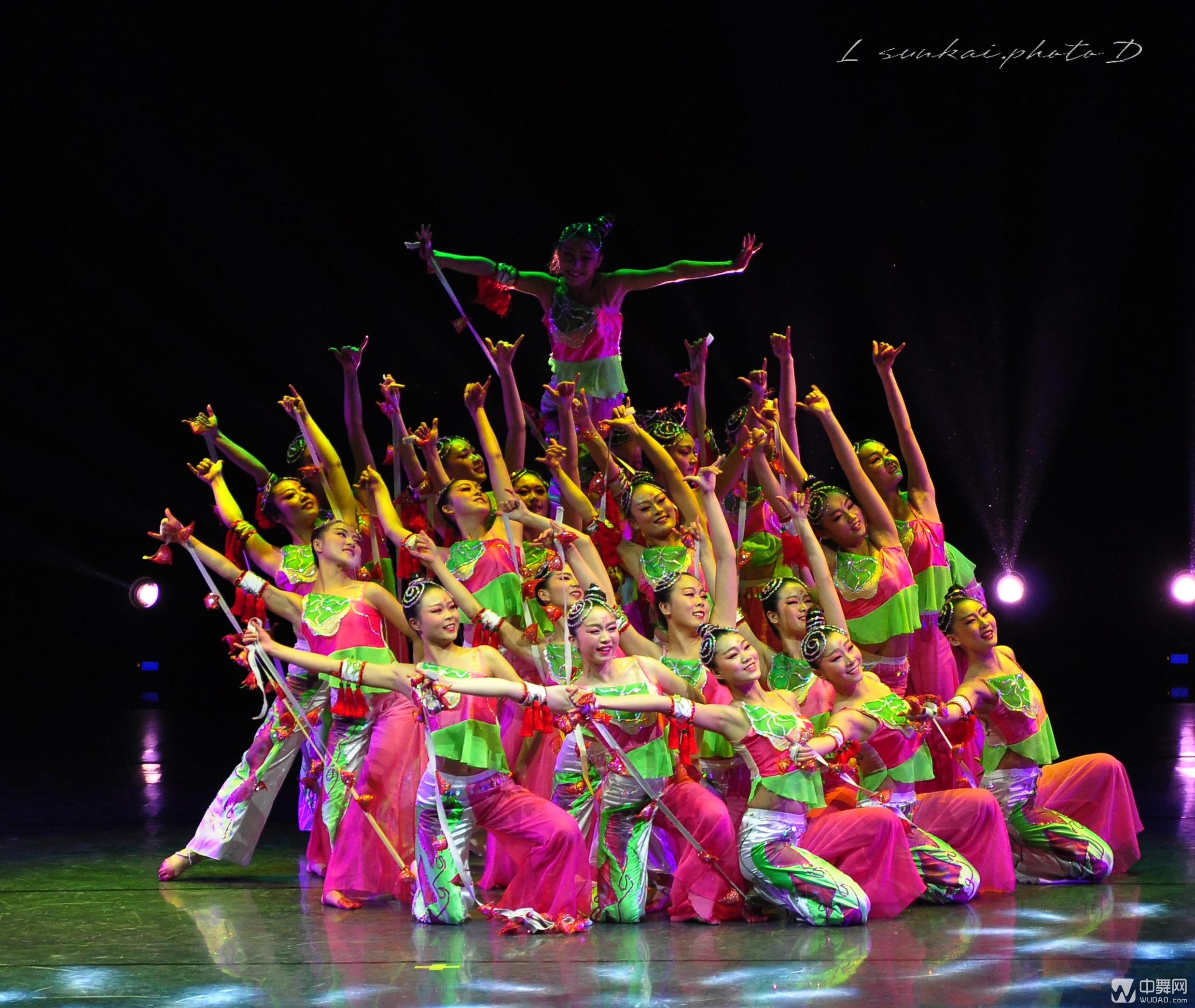 全国第四届大学生艺术展演湖南理工学院舞蹈《碧波红菱》【精彩图片】