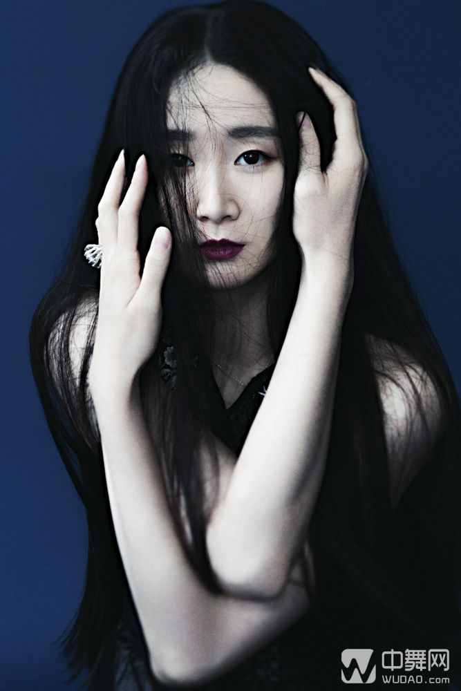 【高清美图】水墨画里走出来的青衣女子——王亚彬