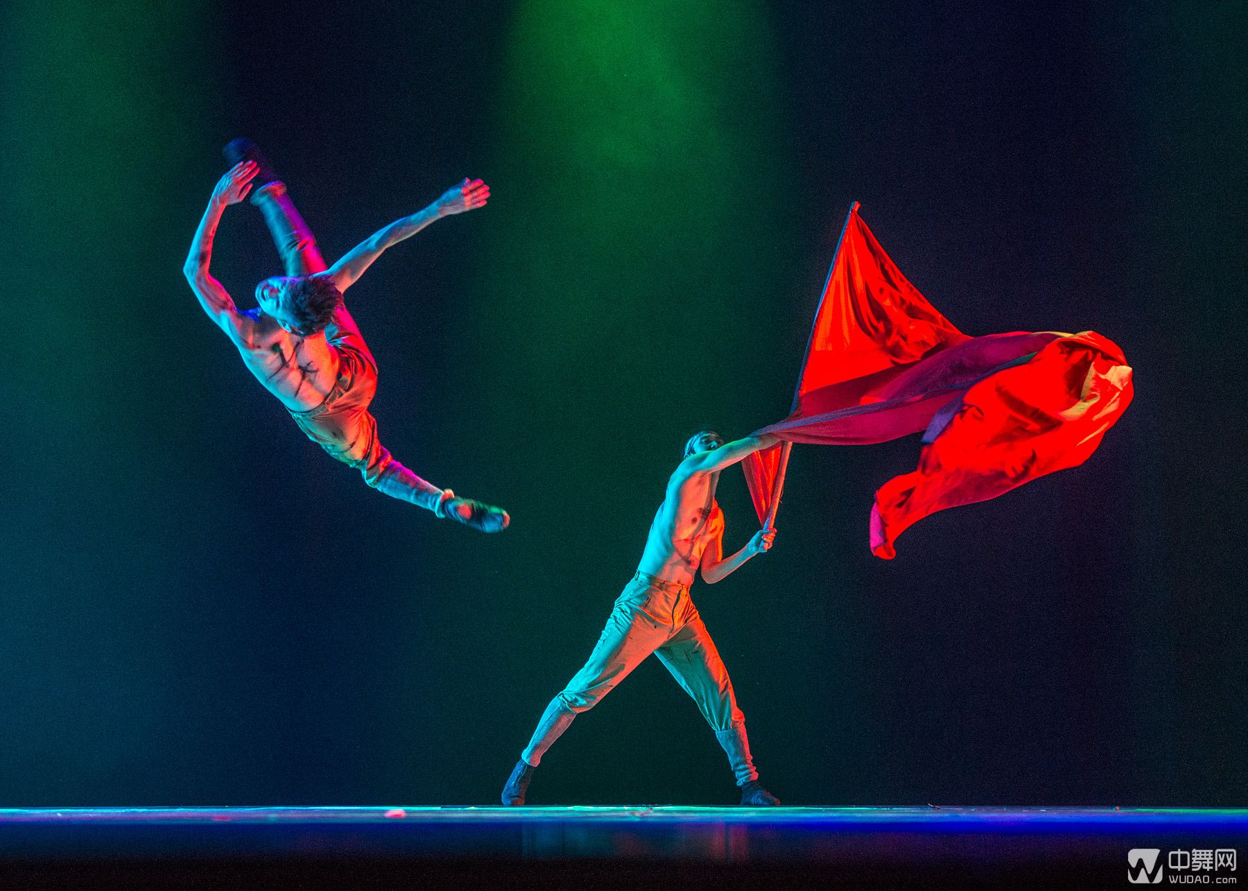 等   演出单位:北京舞蹈学院             编导:张继刚   表演者:沈杨