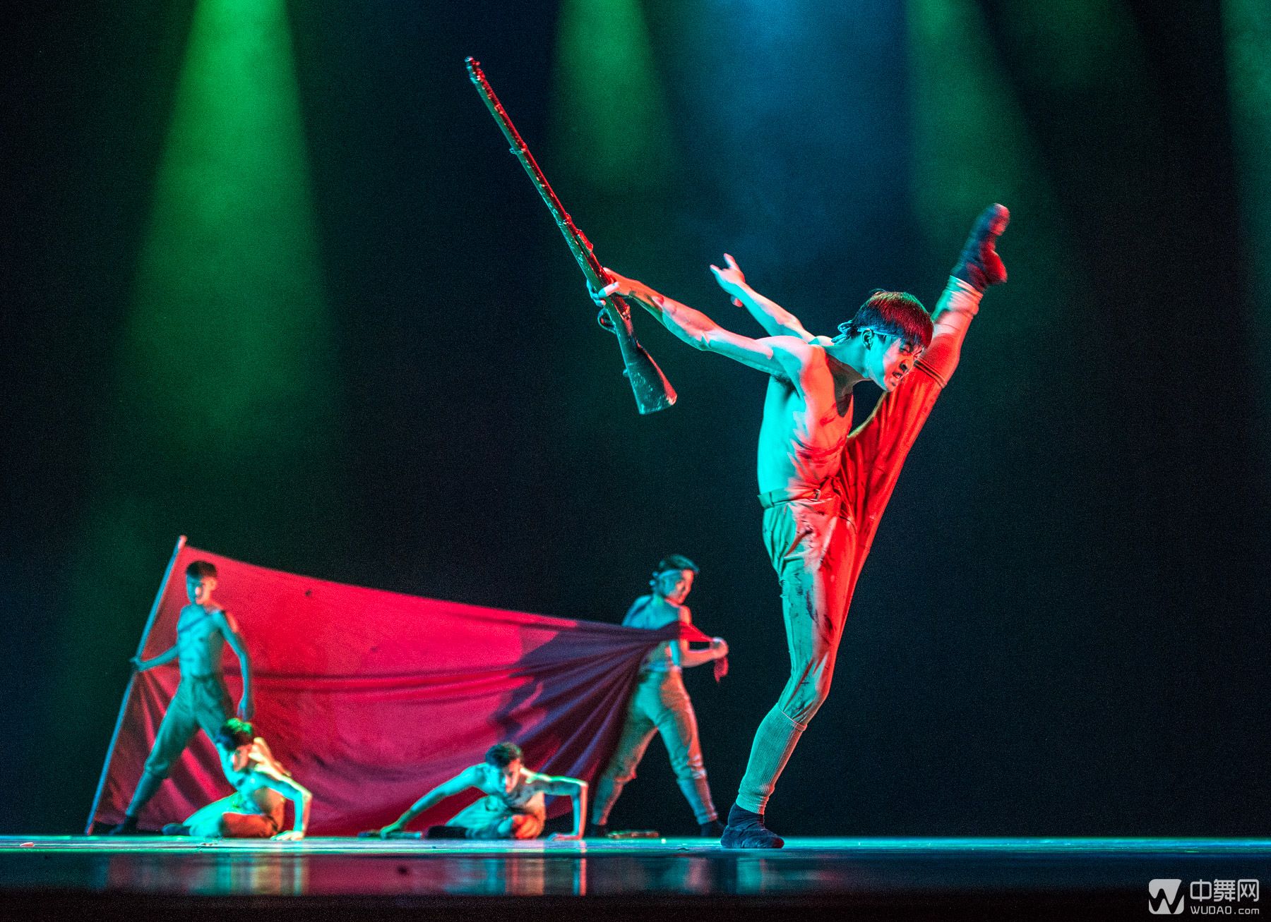 等   演出单位:北京舞蹈学院             编导:张继刚   表演者:沈杨