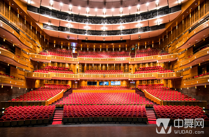 【实拍】第五届上海国际芭蕾舞比赛舞台及排练厅,辉煌大气