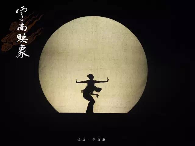 同样的《月光》,你分得清谁是杨丽萍,谁是杨舞吗?