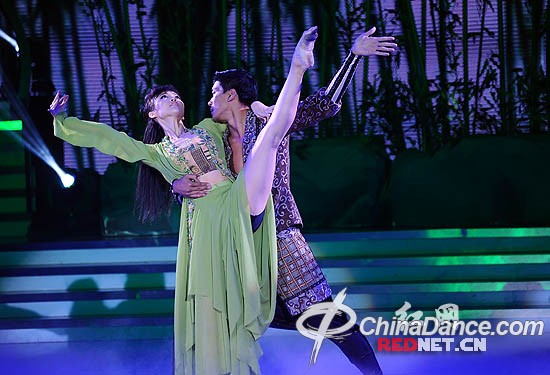 金晨/黎诺懿问鼎今年"舞动奇迹"冠军